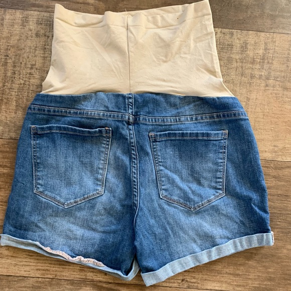 denim full panel maternity shorts What’s Kickin - Picture 2 of 4